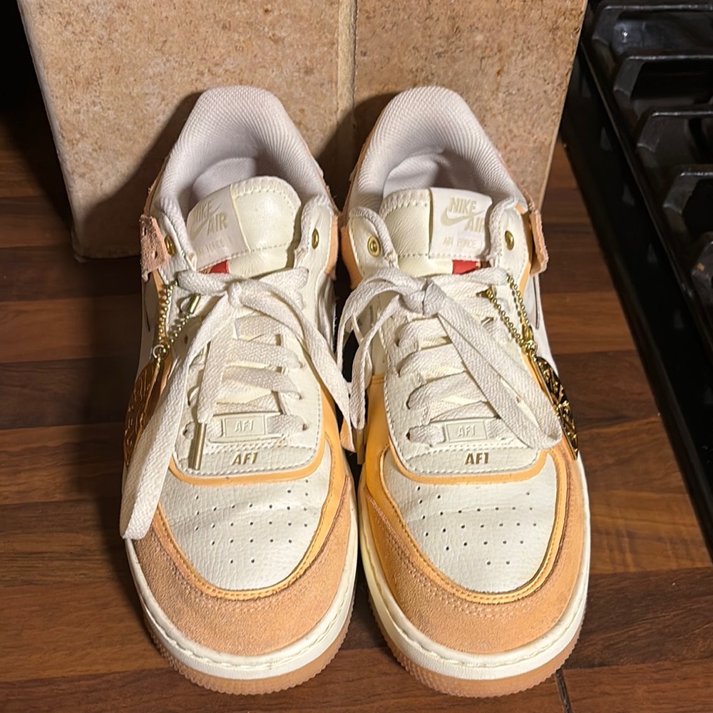 Nike Women's Sneakers in Cream and Tan
